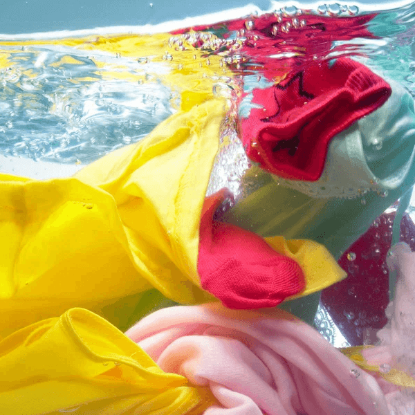 Renkli Çamaşırları Mis Gibi Yapmanın 5 Püf Noktası : Kapak Görseli